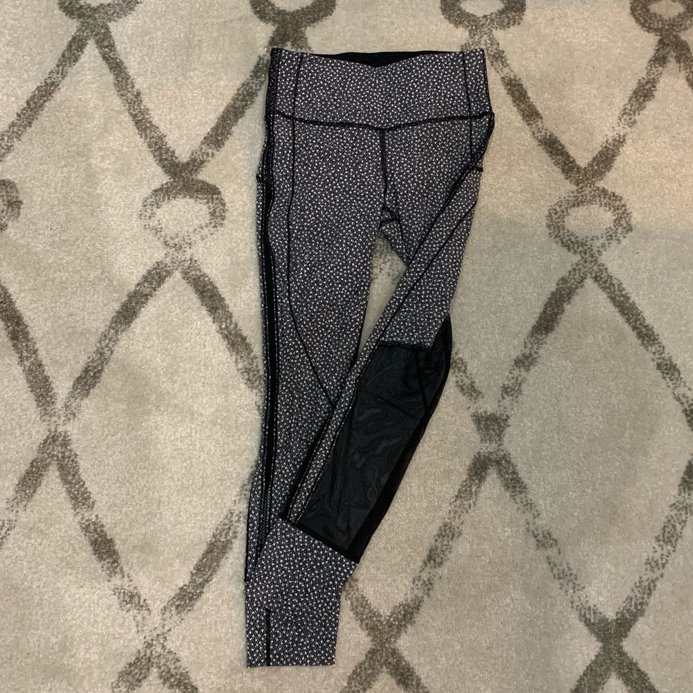 Black and white 7/8 lululemon leggings